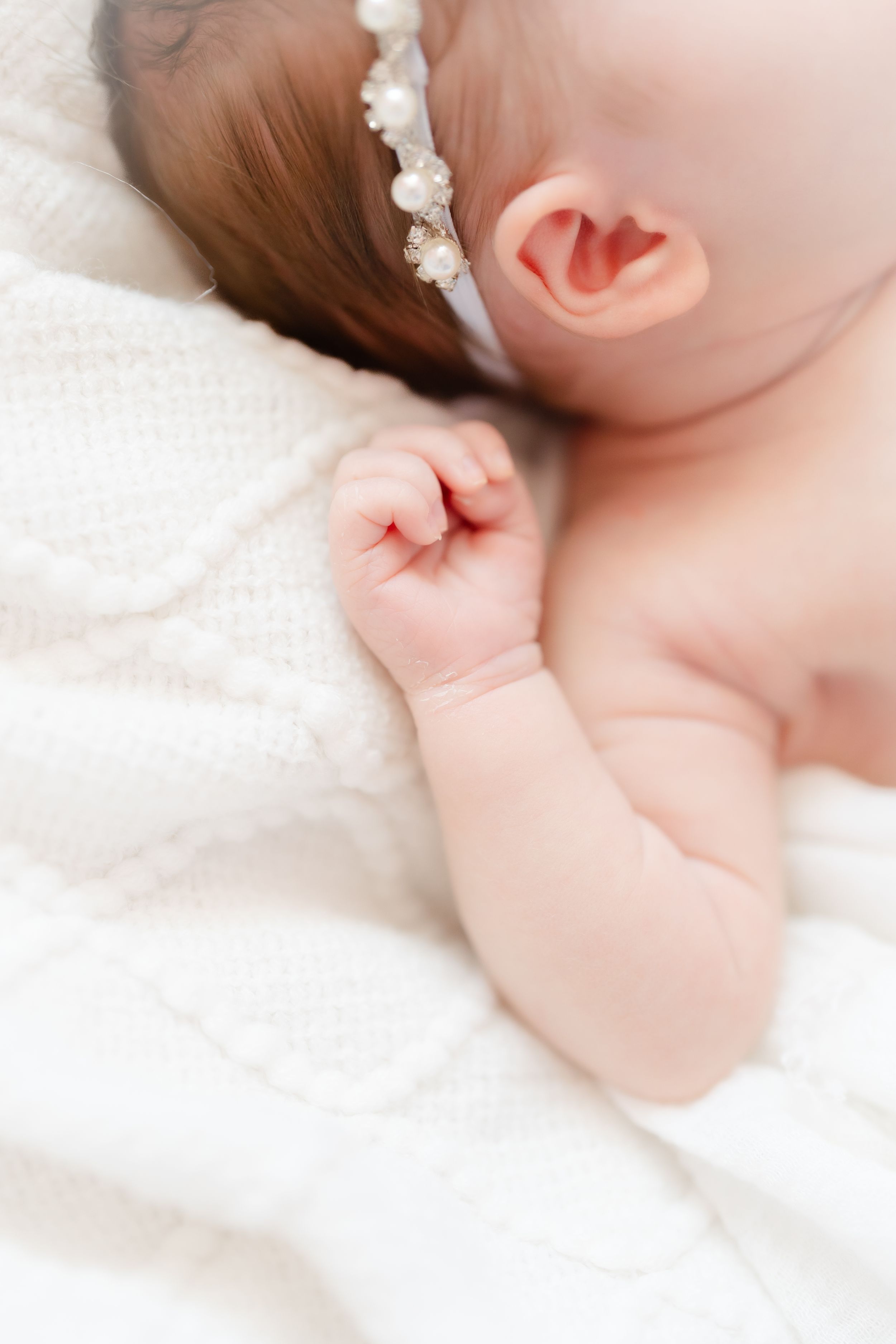 newborn photoshoot done by aleisa Rachelle photography in st. Pete, Tampa, clearwater, baby girl sleeping peacefully