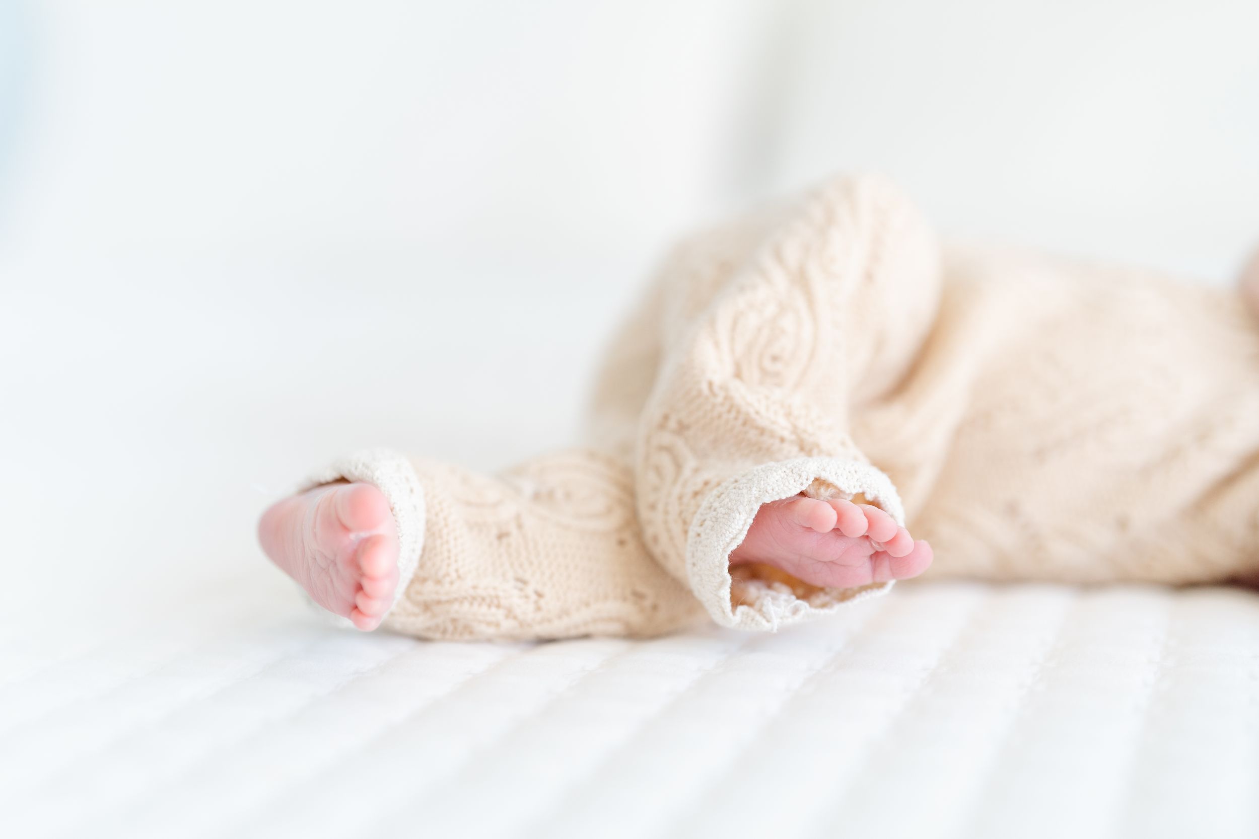 newborn photoshoot done by aleisa Rachelle photography in st. Pete, Tampa, clearwater, baby girl sleeping peacefully