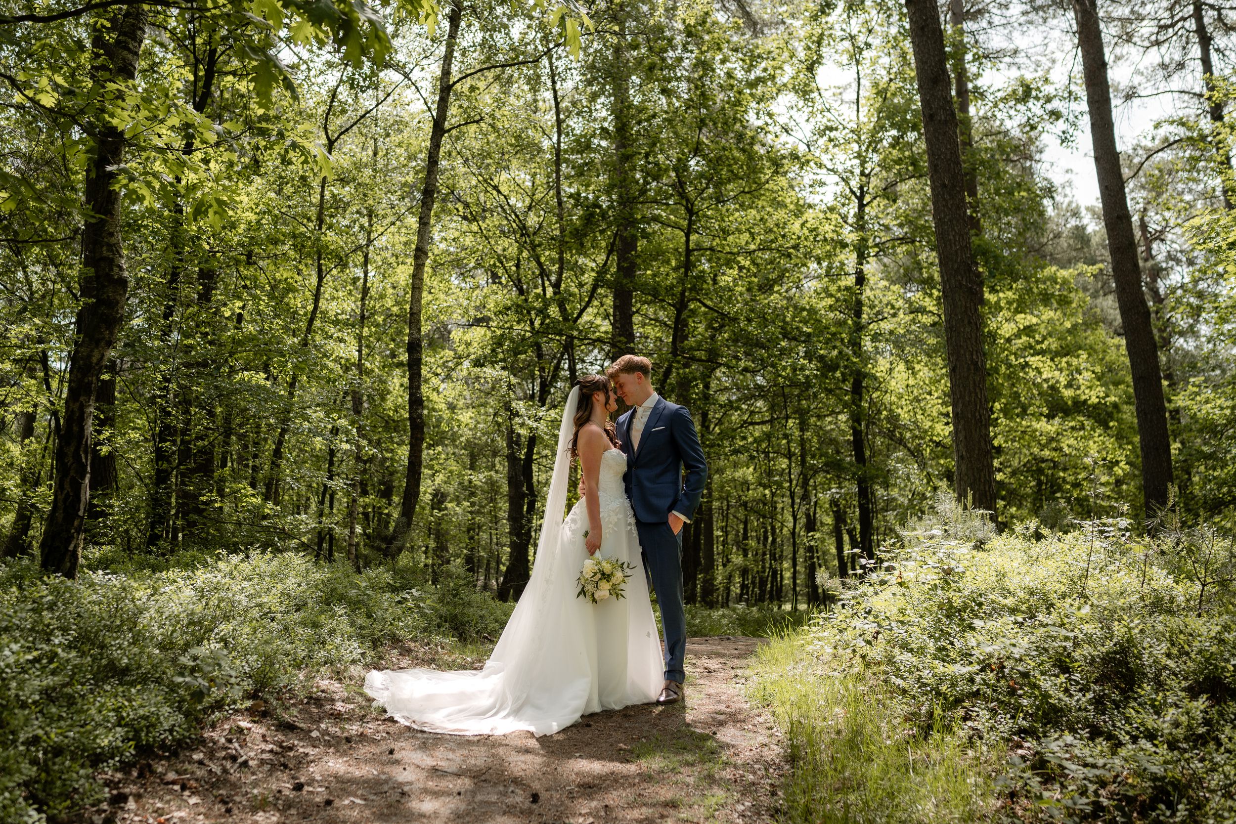 Trouwshoot in het bos - Veluwe - Elles Yanna Photography