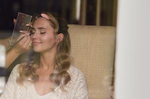 Bruid getting ready - Elles Yanna Photography