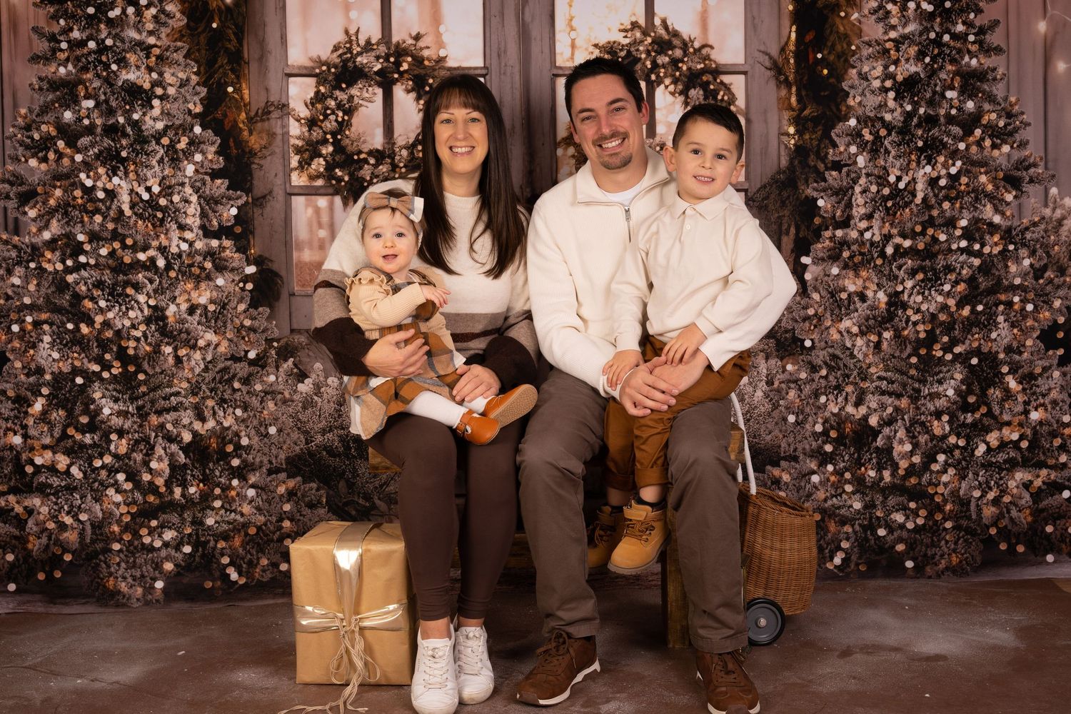Christmas photoshoot - portrait photography
Christmas 2025 Mini Sessions
Christmas Shoot Southend
Christmas shoot near me
Christmas Mini