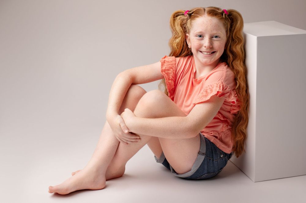 10th birthday milestone, goodna, vibrant, fun in-studio session, pink, blue, family photogrpher salma begg