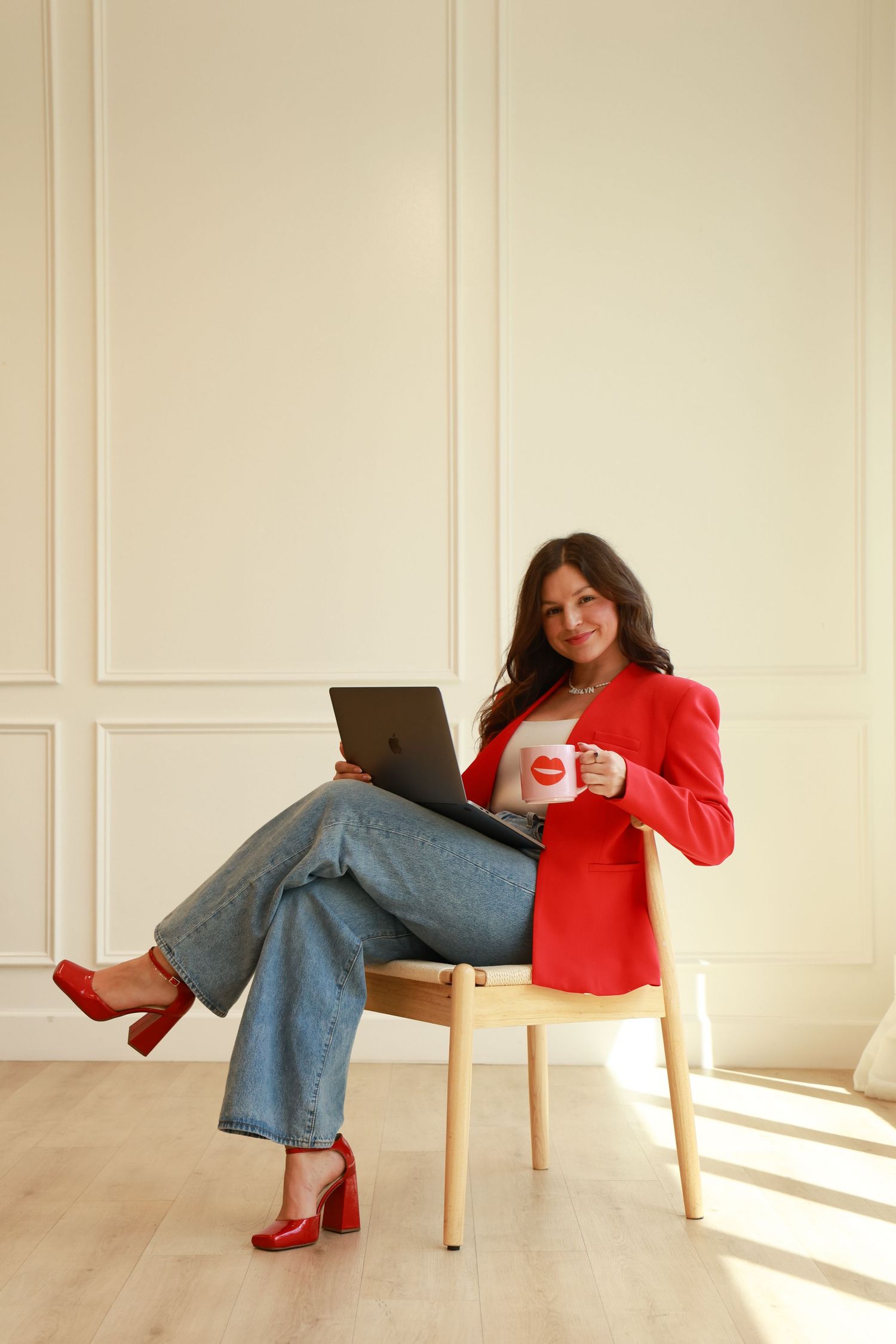Jaslyn holding coffee and iPhone for Hey Babe Marketing