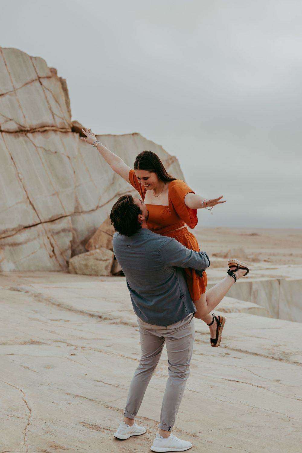 couple photoshoot in the desert