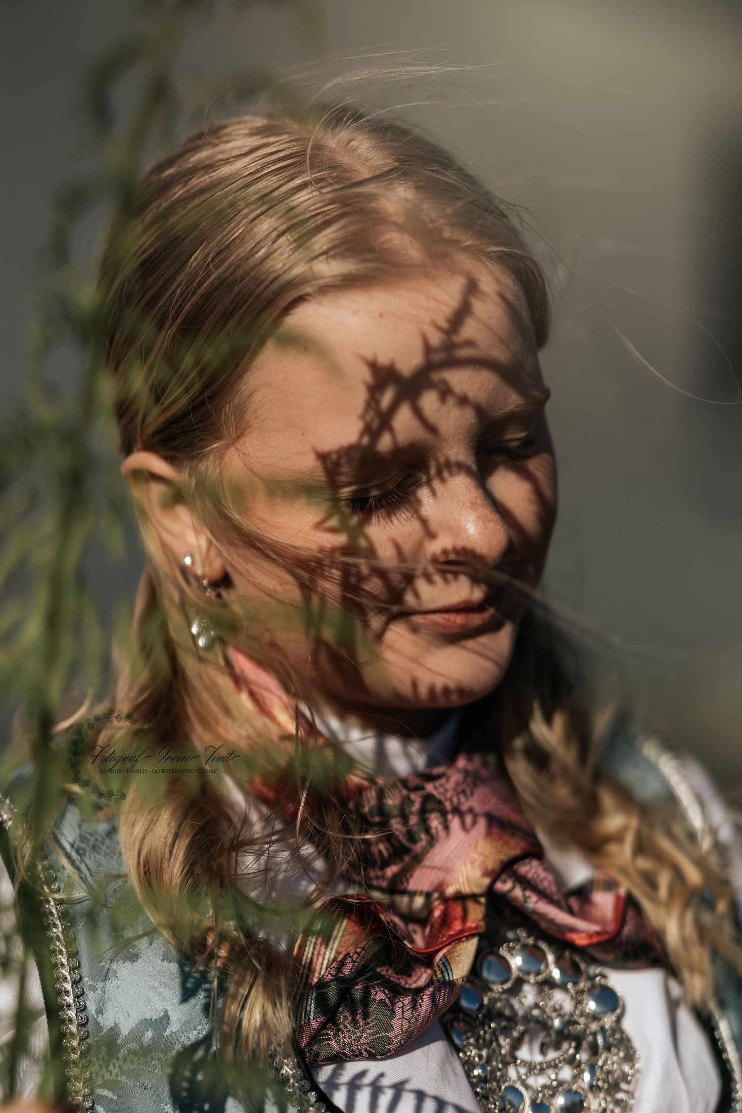 fotograf karmøy og haugalandet med studio i kopervik, konfirmantfoto kopervik, konfirmantfotograf haugalandet, konfirmant med sollys
