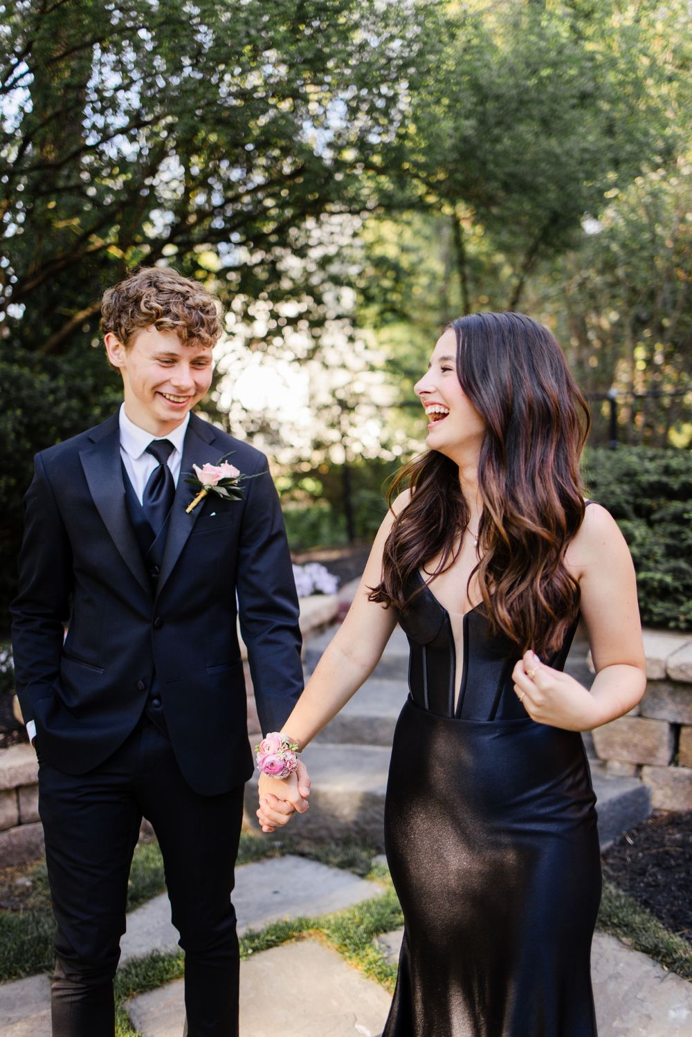 Prom portraits in Zionsville, Indiana, all dressed in black ready for their high school event