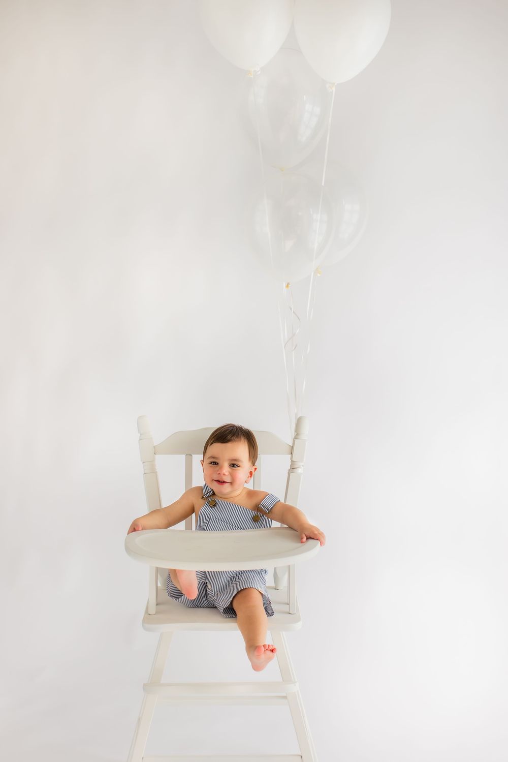 One year cake, smash session and baby portraits in my downtown zionsville, Indiana studio