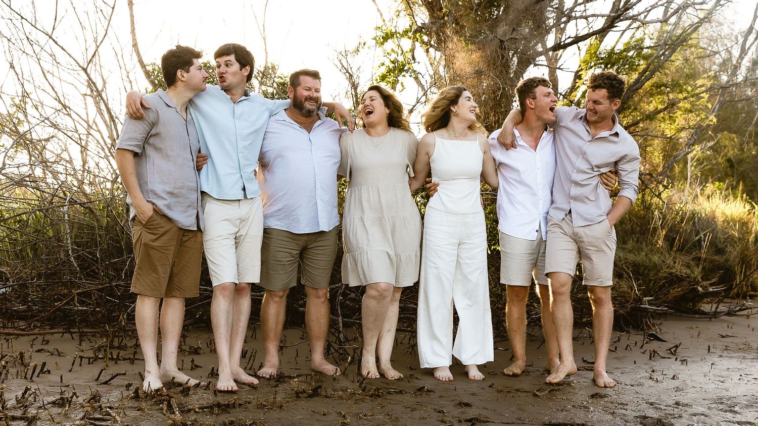 Extended family group photo shoot at North Brisbane beach