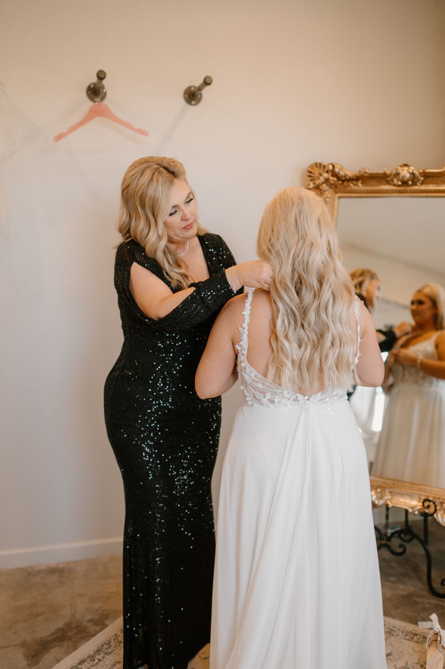 Lubbock-TX-Wedding-Photographer-Western-Wedding-Photography-Texas-DFW-Abilene-Amarillo- Decatur TX-The Big White Barn