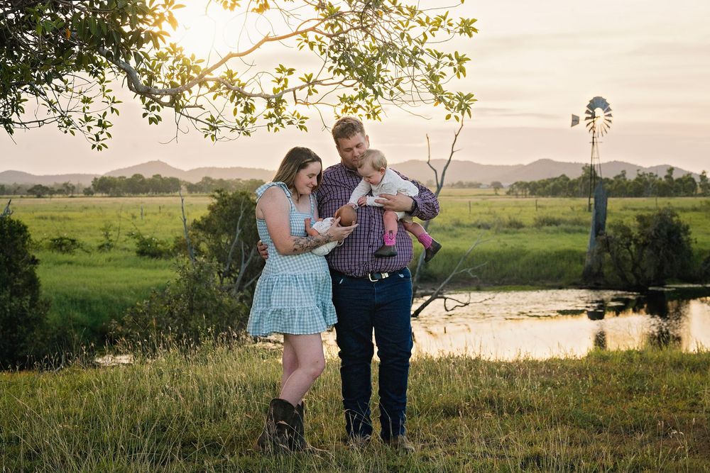 Rockhampton photographer, CQ photographer, newborn photography, baby photography, outdoor newborn photos, family photos