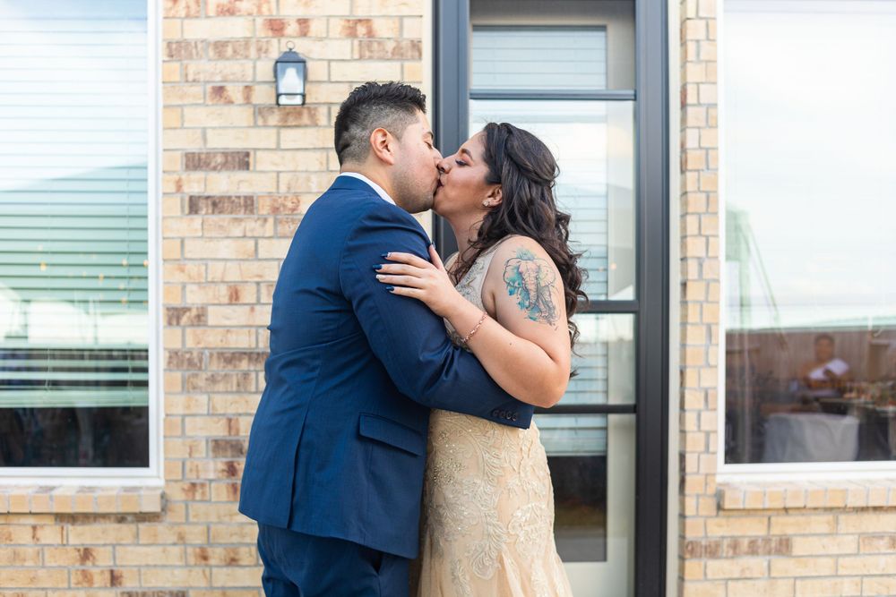 houston wedding photography candid ceremony moments

wedding photographer in houston capturing natural emotion