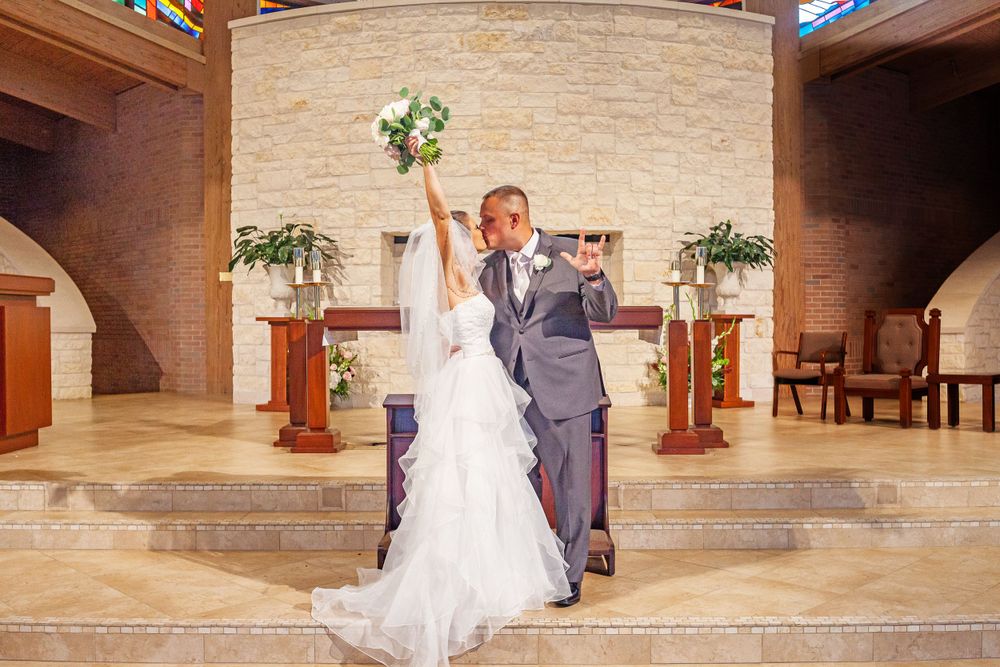 houston wedding photography candid ceremony moments

wedding photographer in houston capturing natural emotion
