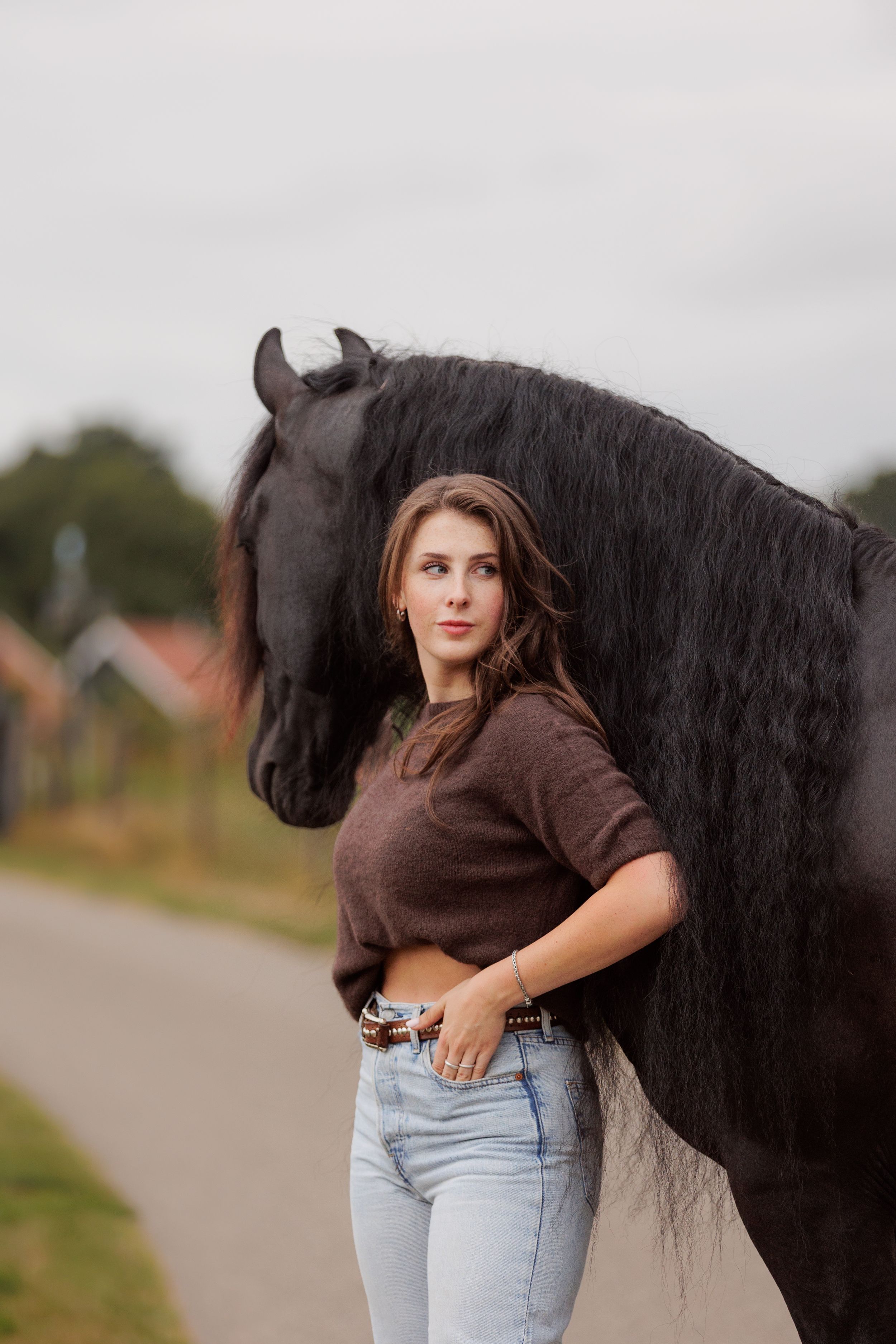paard en eigenaar tijdens een paardenfotoshoot in Twente