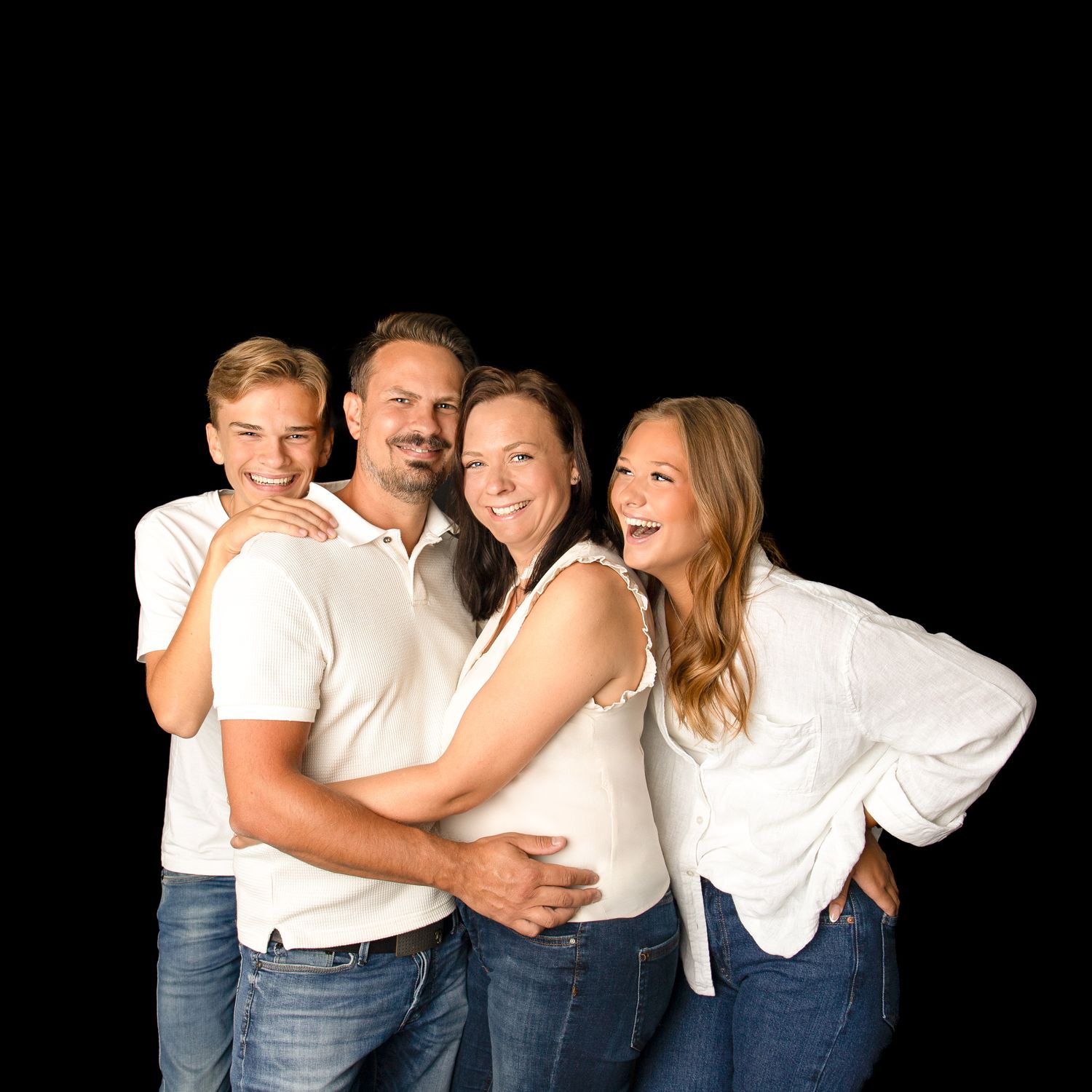 Familjefotografering. Ungdomar. Fotograf Maria Lantz, Studio i Trekanten, Kalmar, Småland.