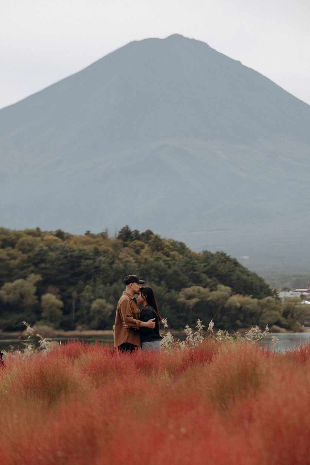 Surprise proposal and engagement photography at Lake Kawaguchiko Mount Fuji during Autumn