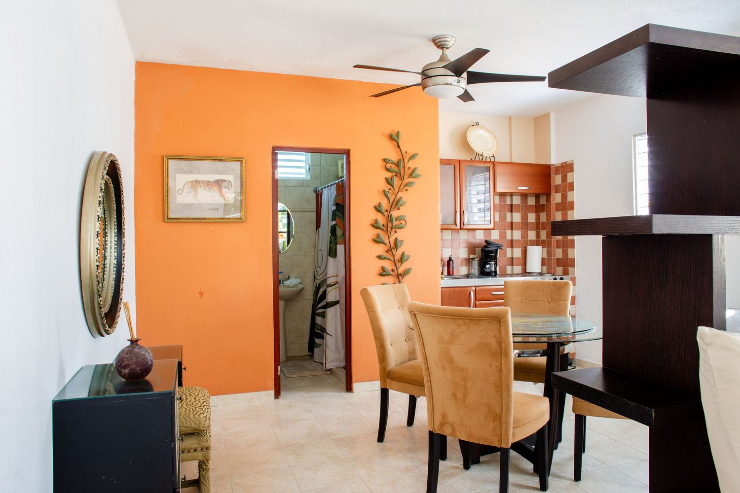 Real estate photo. Short-term rental in Aguas Buenas, Puerto Rico. Dining area, kitchenette, bathroom.