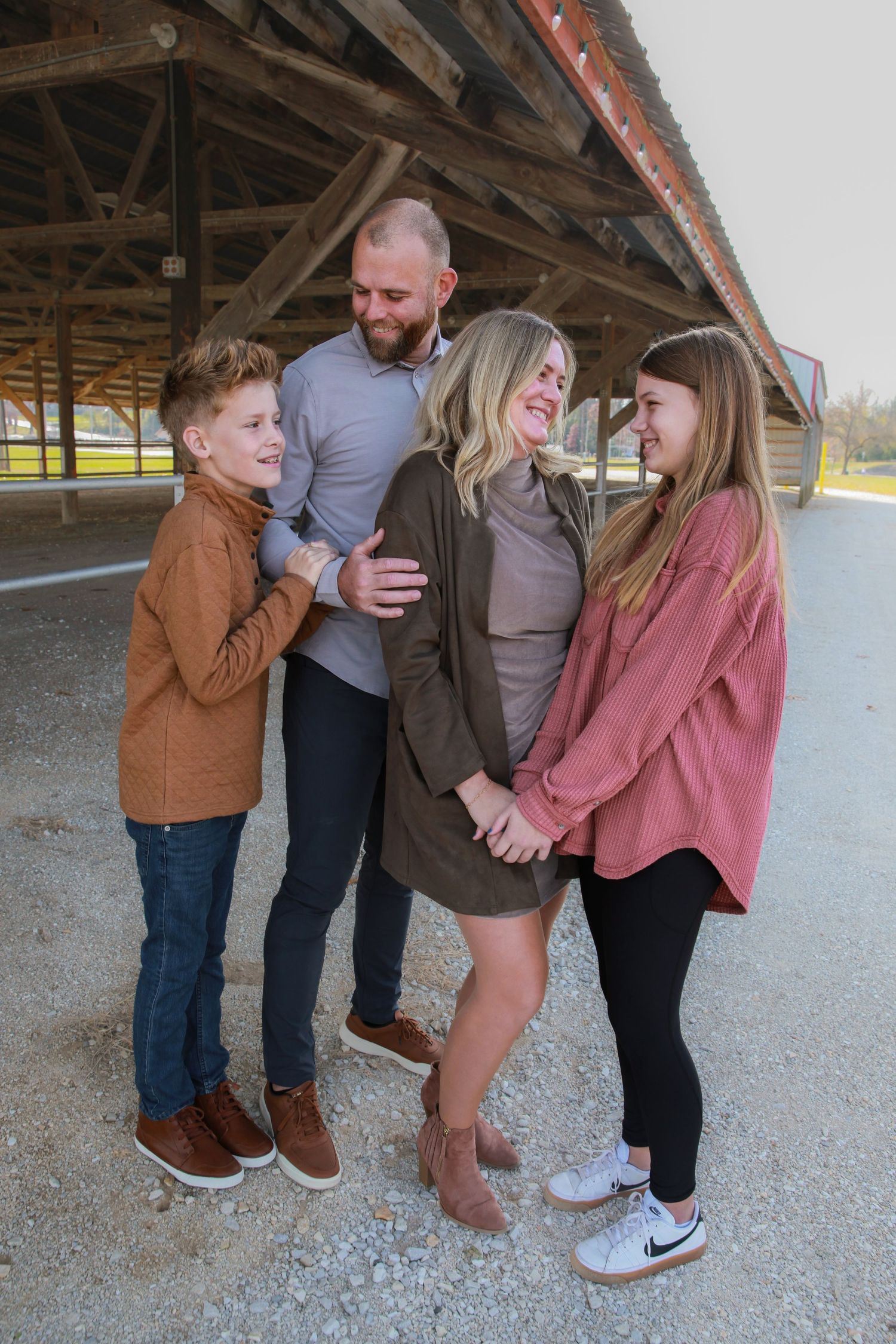 Family photos in park in Ozark, Missouri