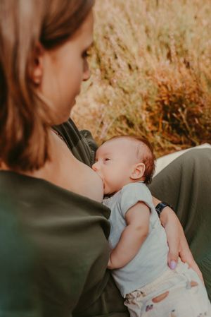 Melissa Stuer Photography Moederschapsfotograaf Moerbeke Oost-Vlaanderen
borstvoeding foto - mama en baby fotograaf waasland