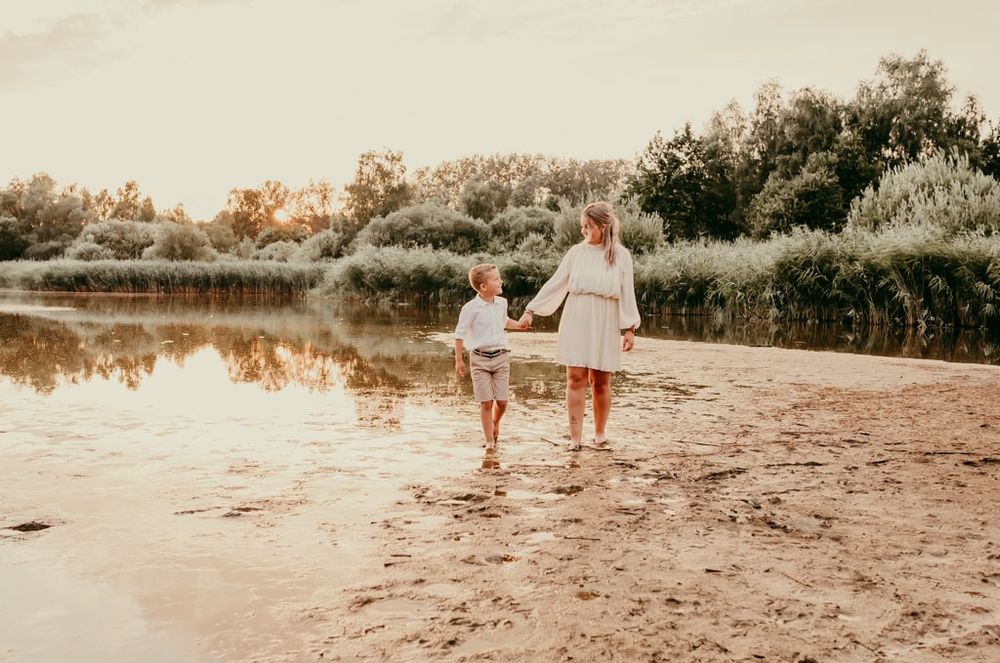 Melissa Stuer Photography Moederschapsfotograaf Moerbeke Oost-Vlaanderen
mommy and me golden hour  - mama en zoon - -  fotograaf waasland