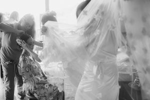 Wedding photographer Tuscany | Destination wedding Italy | Villa wedding Florence | Bride' s getting ready