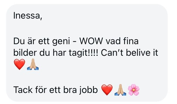 Three text message bubbles in Swedish showing positive comments and heart emojis on a light gray background.