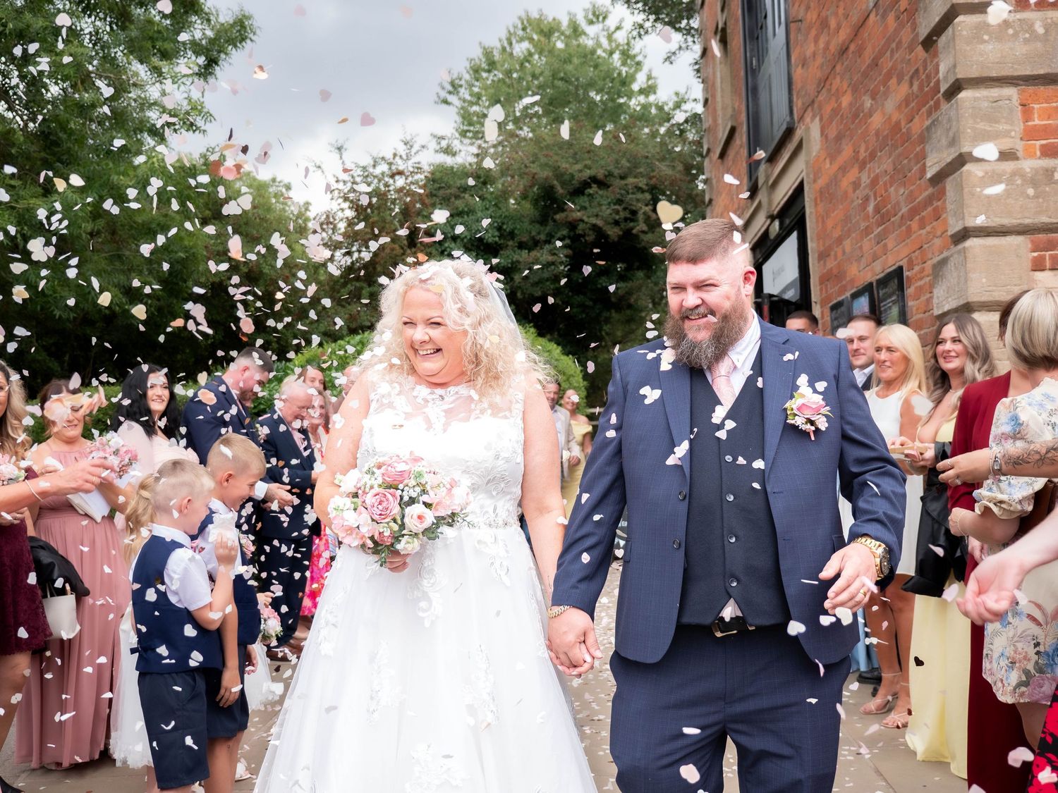 confetti shot couple walking through rufford mill nottinghamshire
wedding photographer
nottingham photographer
derby photographer
dog photog