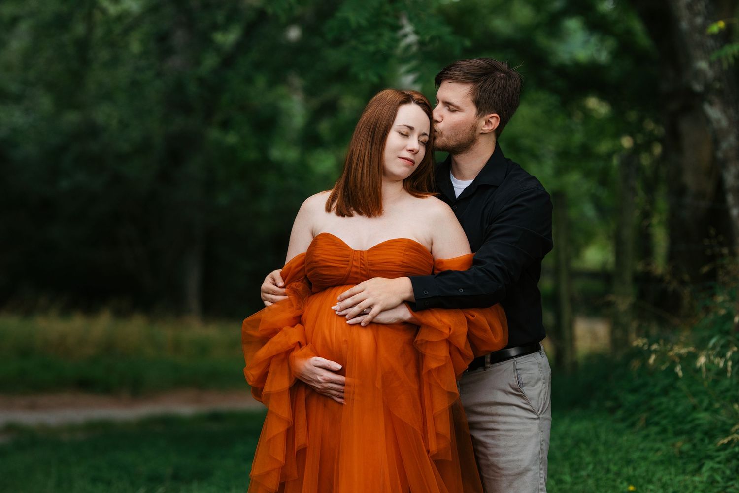 Fall pregnancy photos middle Tennessee couple