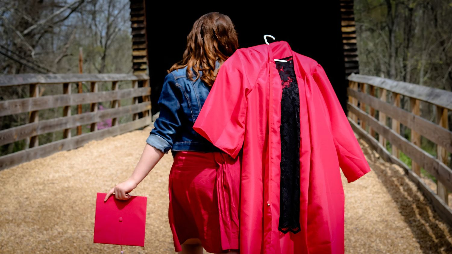 Professional outdoor Graduation photo of Jenny Hill by Linx Photography in Barrie, Ontario