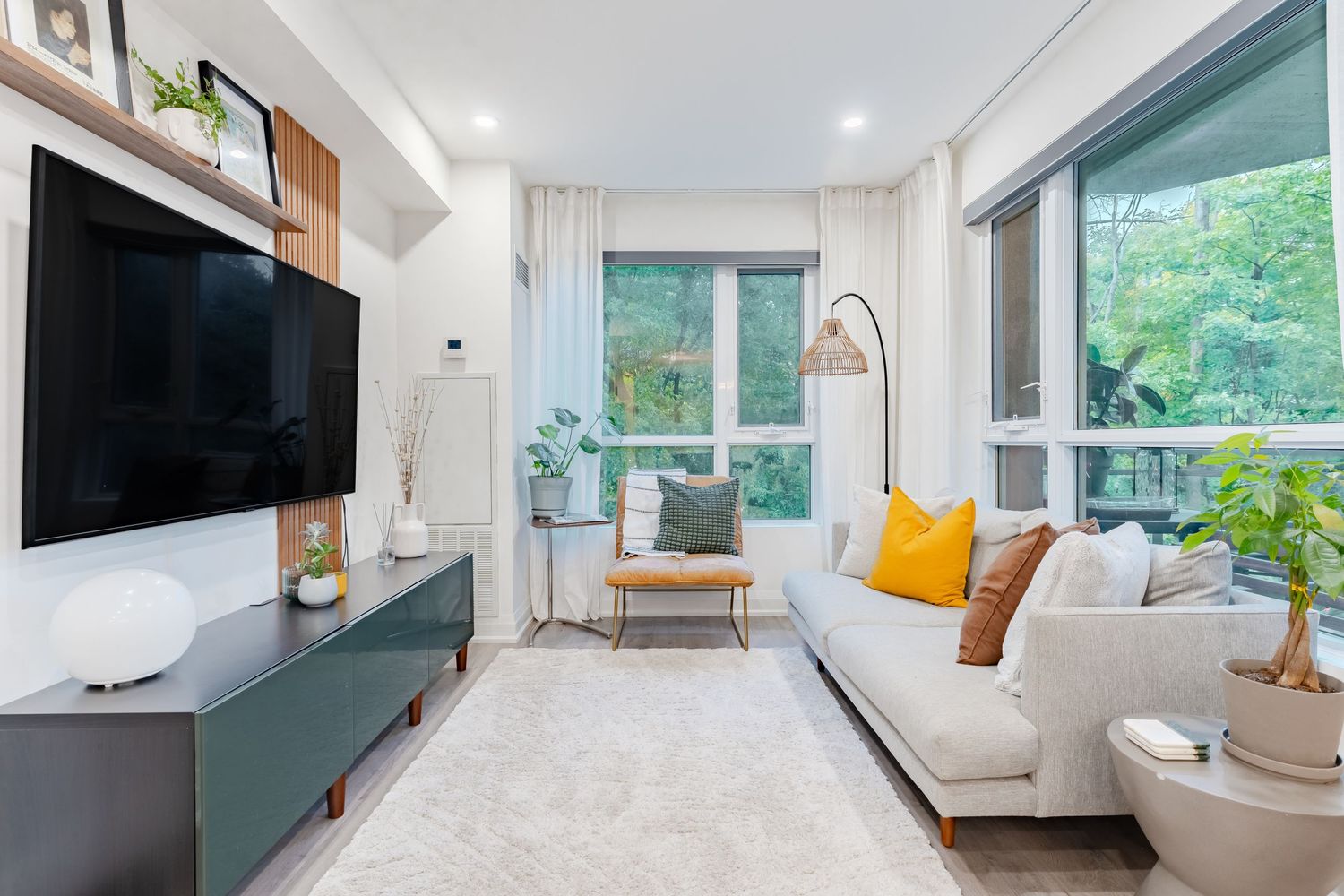 Real estate photography services, Barrie, Richmond Hill, Orillia, Drone, 3D iGuide Tour, Floor plan,