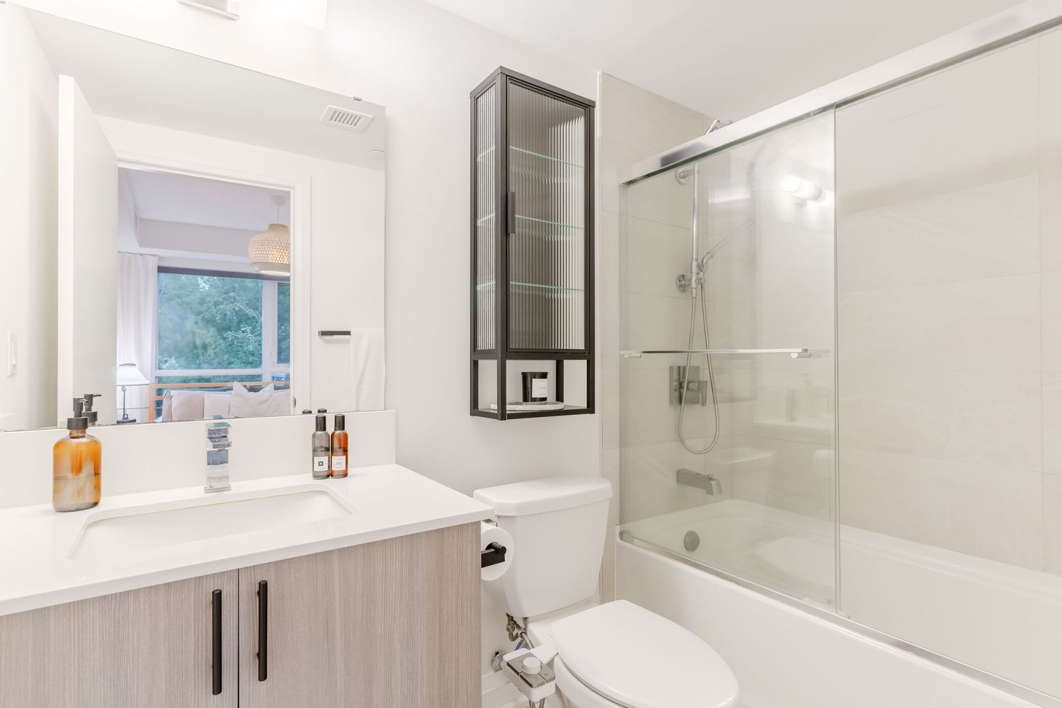 Real estate photography near me, Barrie, Richmond Hill, Newmarket, Orillia, Drone, 3D iGuide Tour, Floor plan