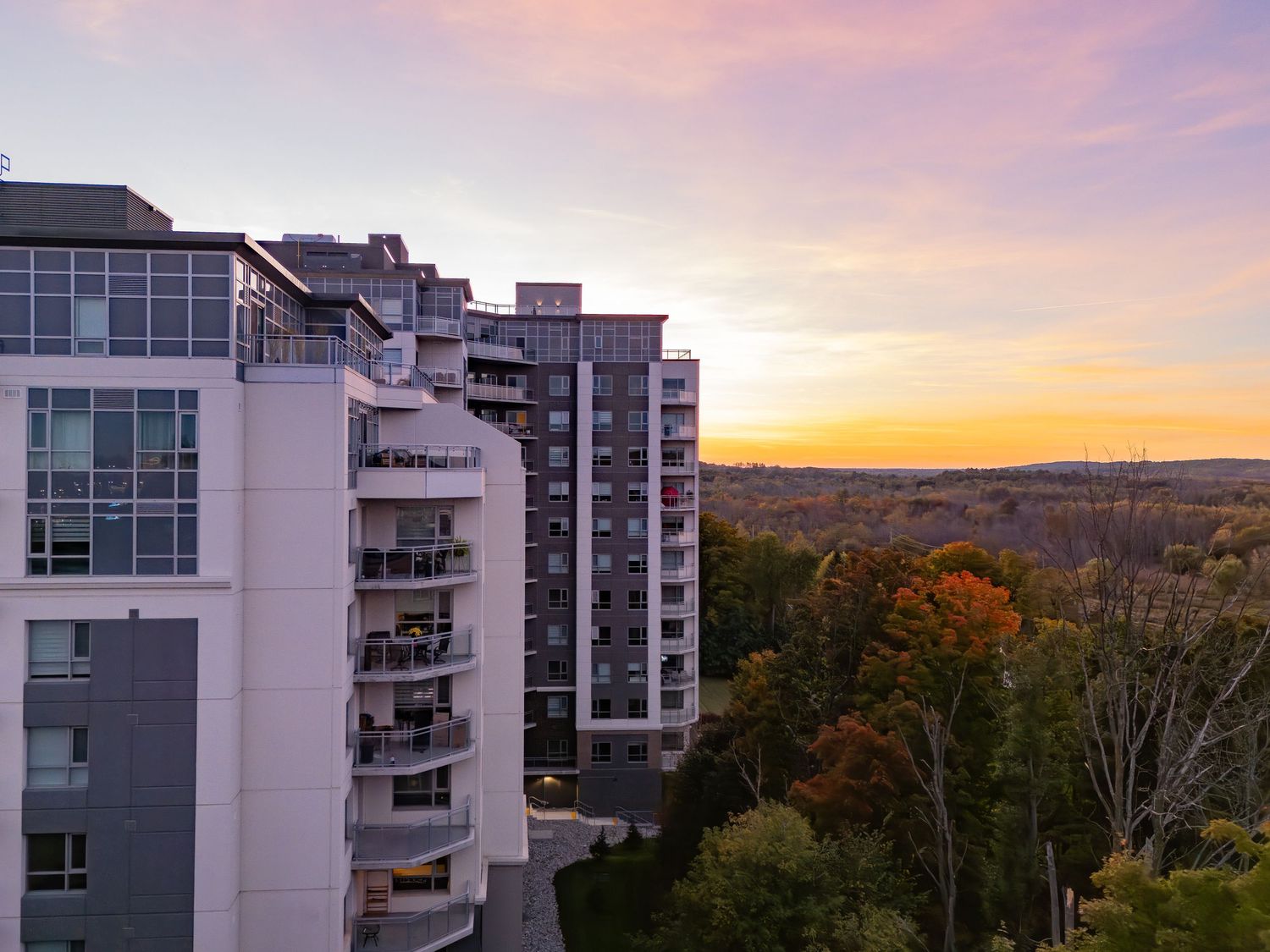 Real estate photography near me, Barrie, Richmond Hill, Newmarket, Orillia, Drone, 3D iGuide Tour, Floor plan