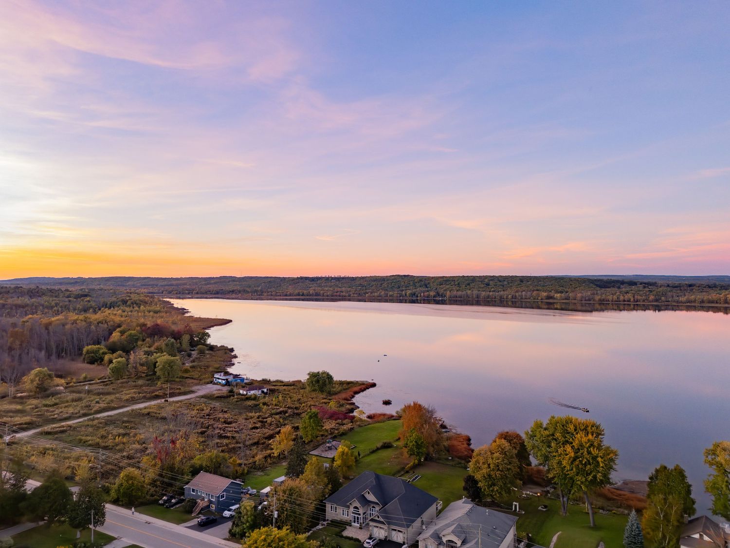 Real estate photography near me, Barrie, Richmond Hill, Newmarket, Orillia, Drone, 3D iGuide Tour, Floor plan