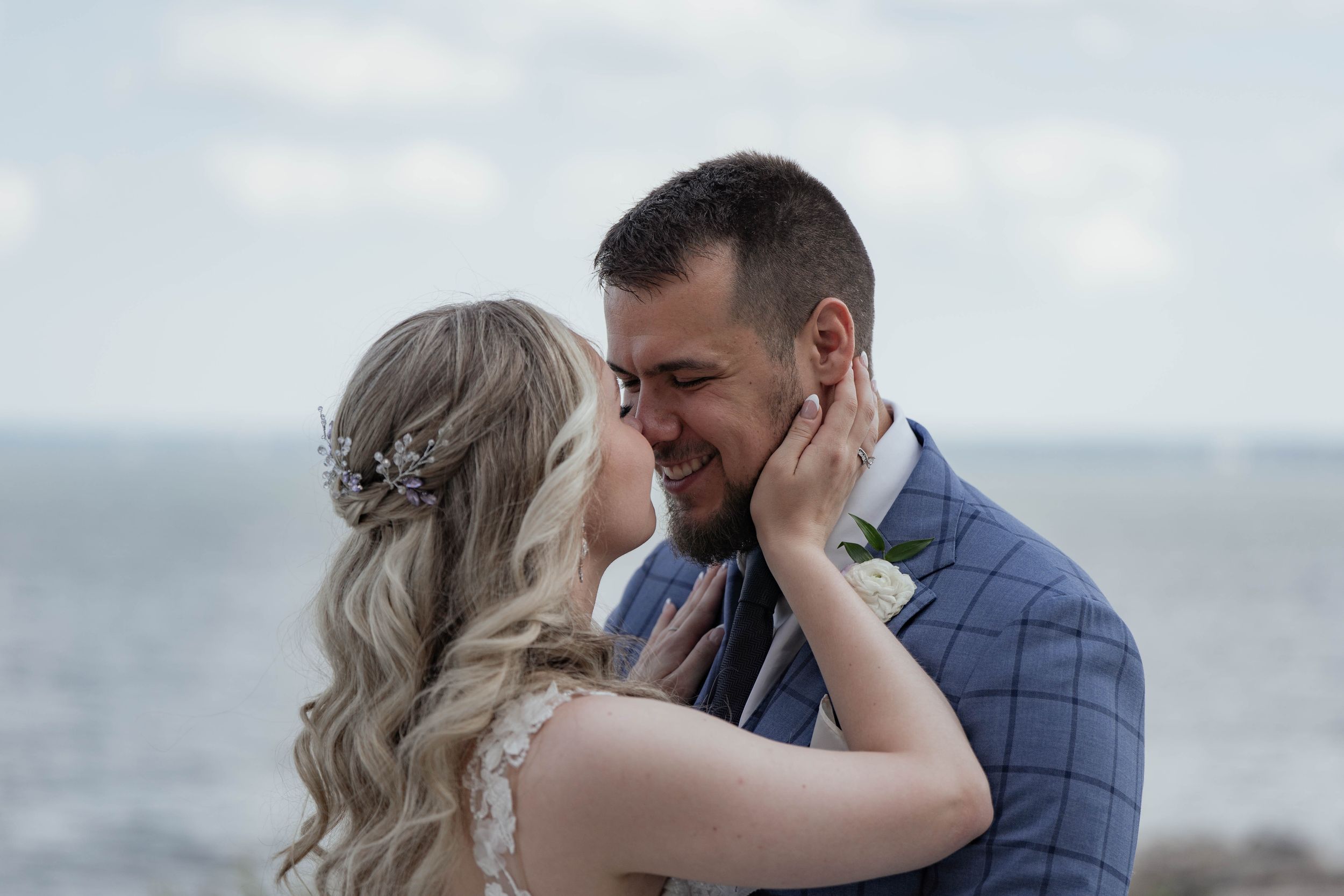 GTA-based photographer specializing in weddings, events, and real, meaningful moments.