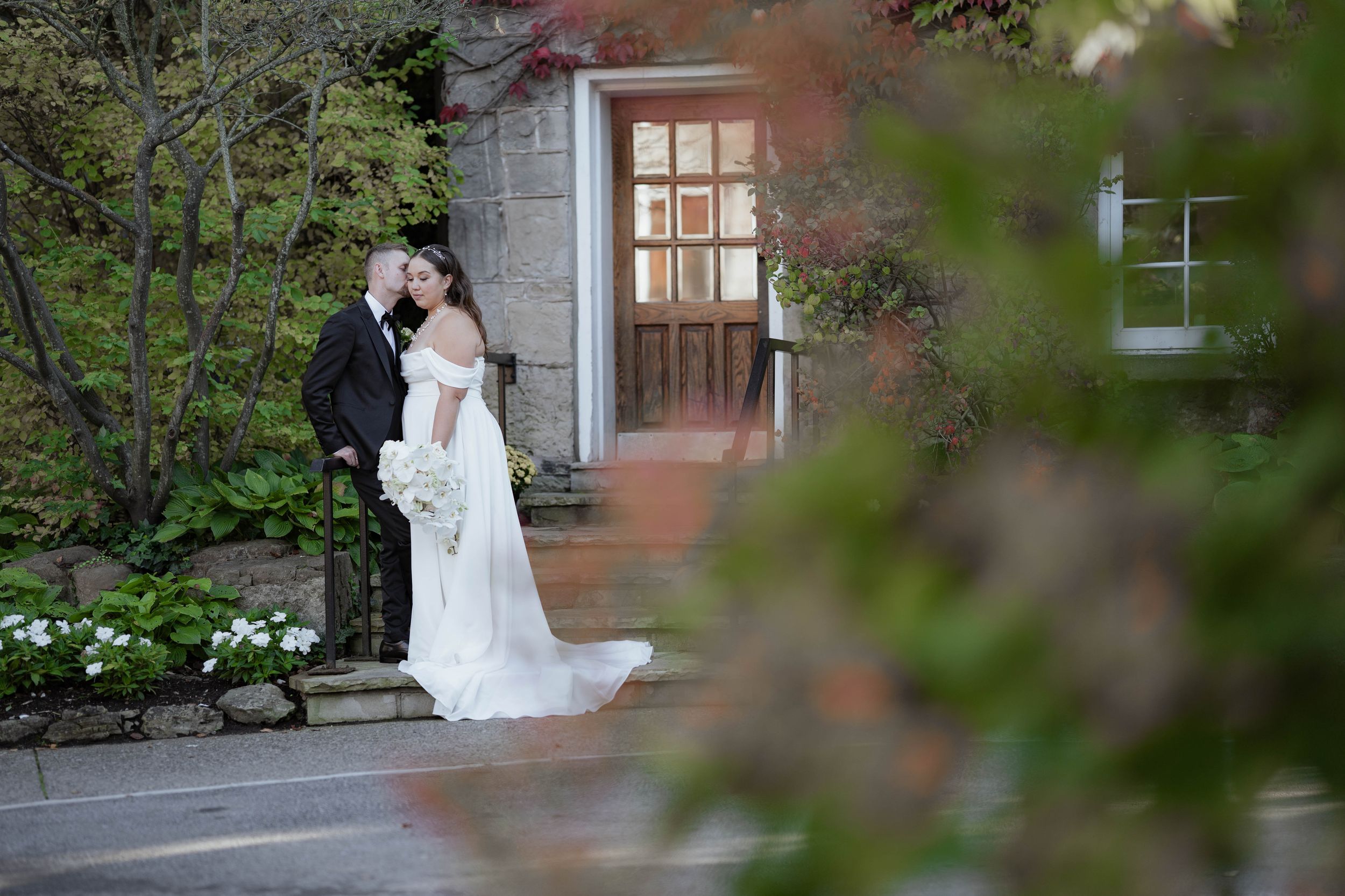 GTA-based photographer specializing in weddings, events, and real, meaningful moments.