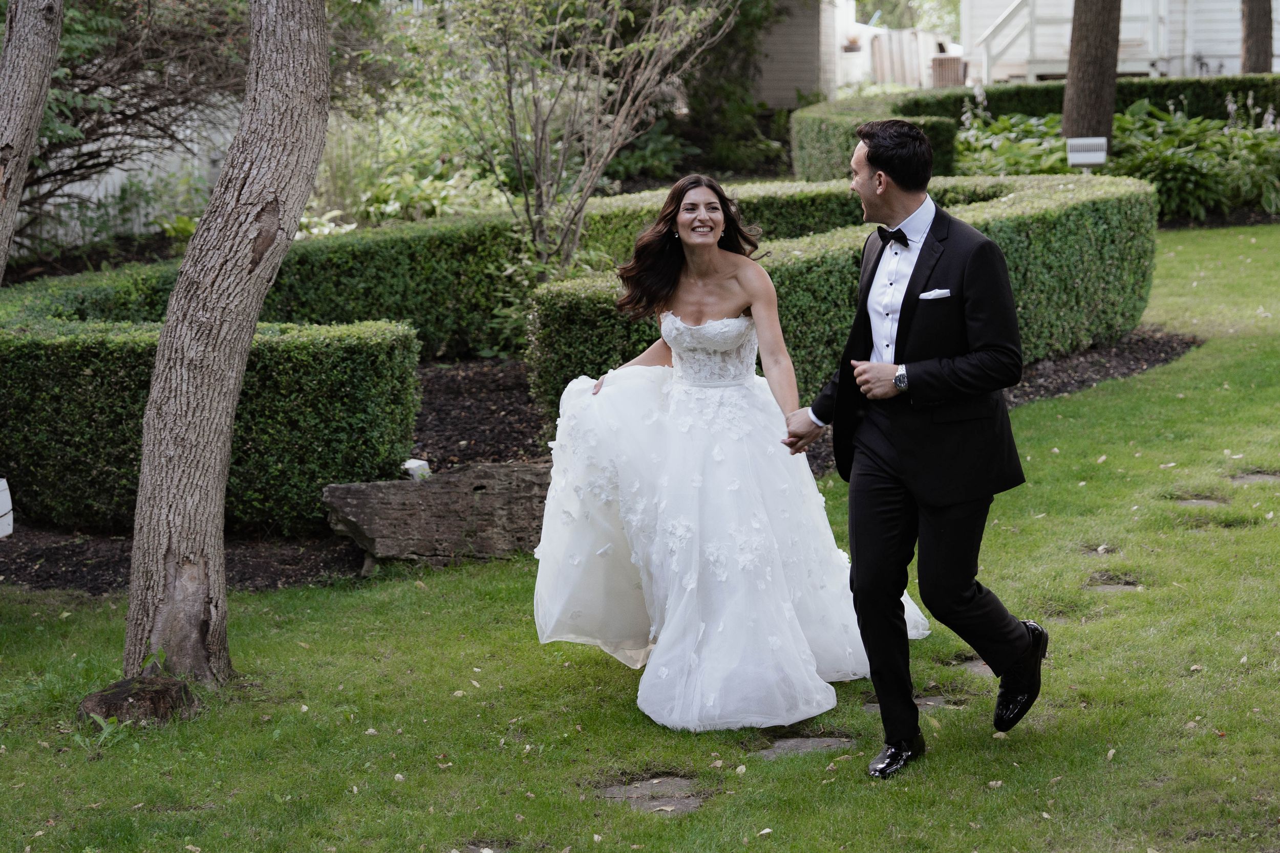 GTA-based photographer specializing in weddings, events, and real, meaningful moments.