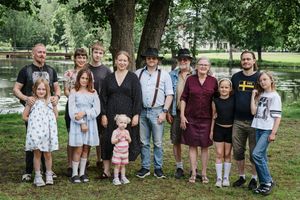 Storfamiljsfotografering i Högbo Sandviken