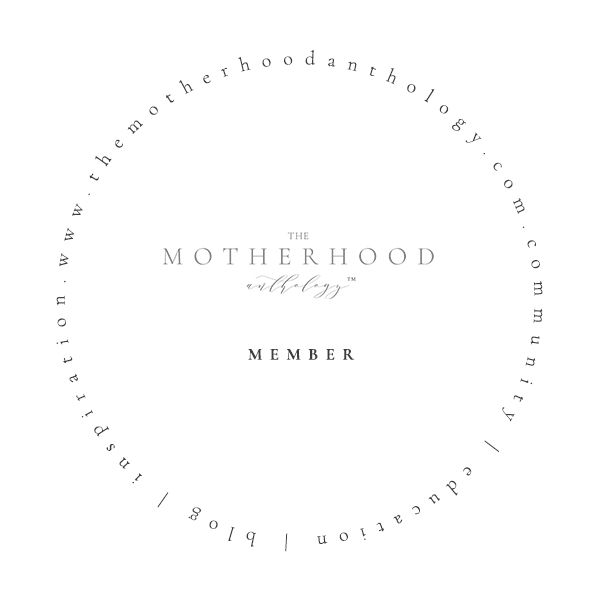 Cozy Clicks Featured Photographer badge, a decorative scalloped seal with sunburst details in black and white.