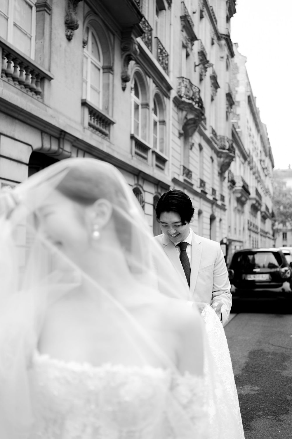 Paris editorial cinematic wedding photography, paris streets wedding photo, paris film wedding photography, best paris photographer