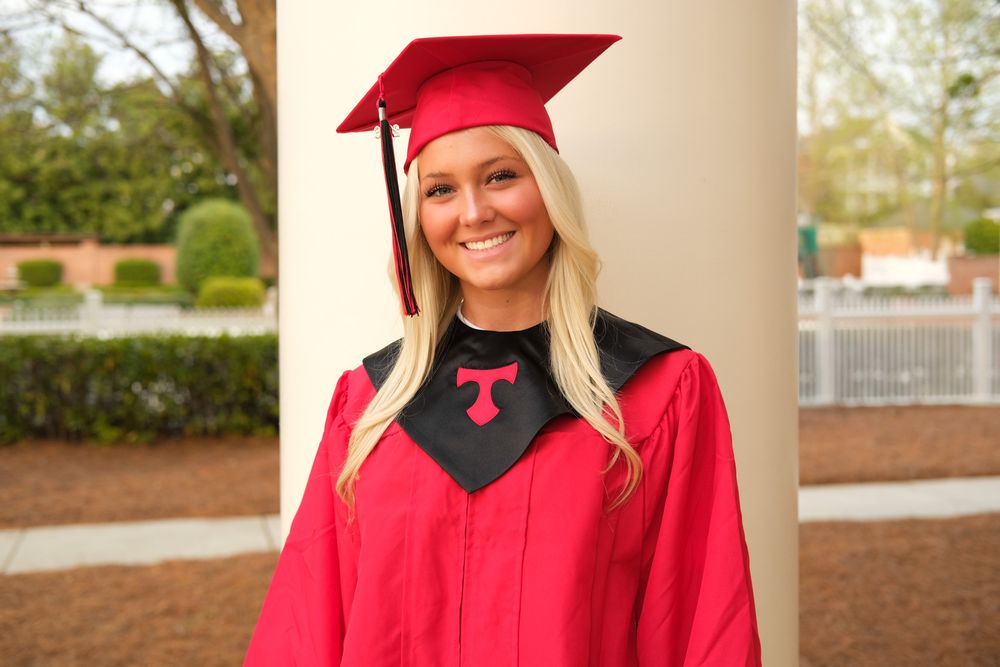 Senior session, senior photography, graduate. Prom photoshoot. Homecoming photoshoot. Cap and gown photoshoot