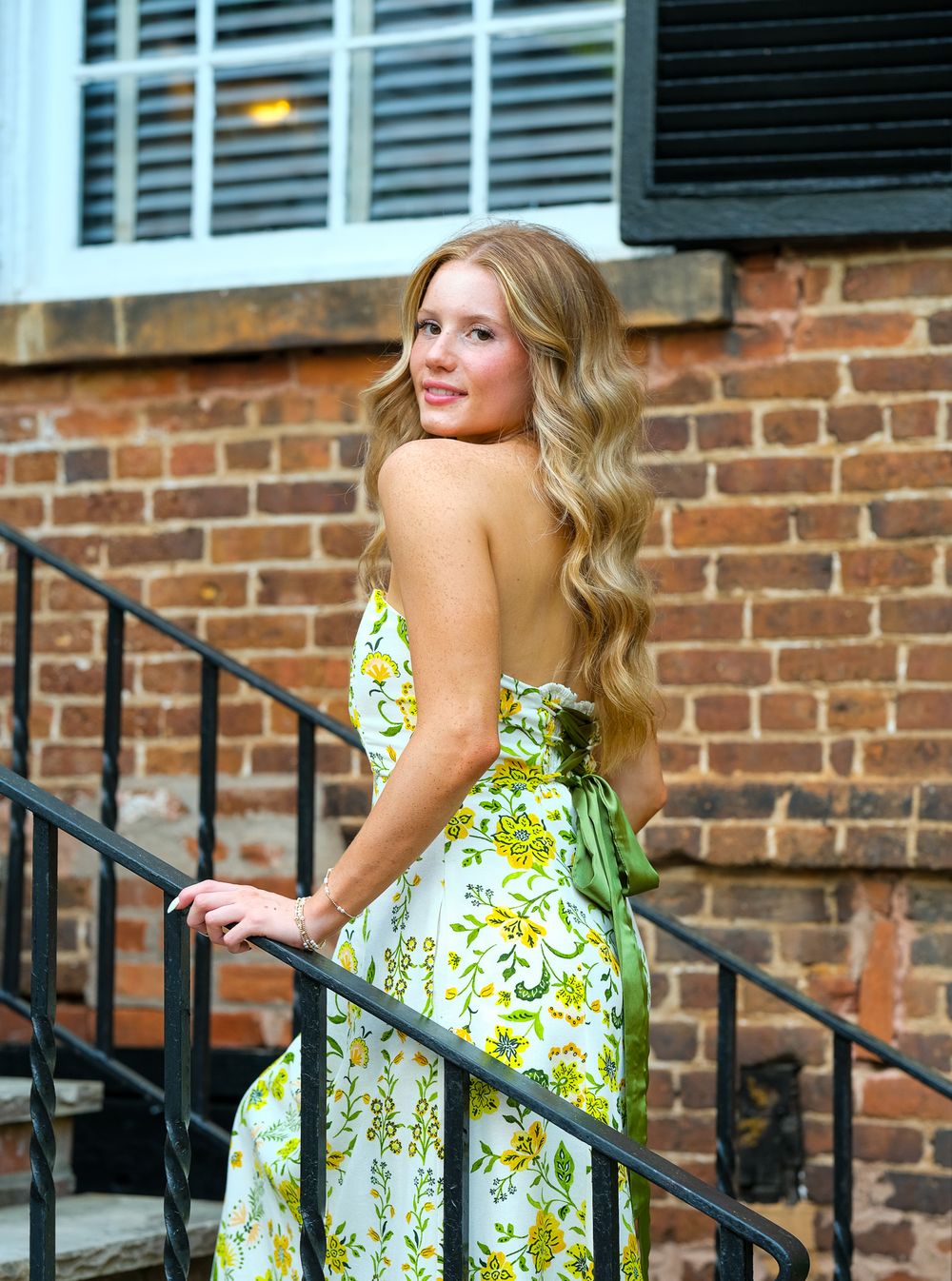 Senior session, senior photography, graduate, cap and gown