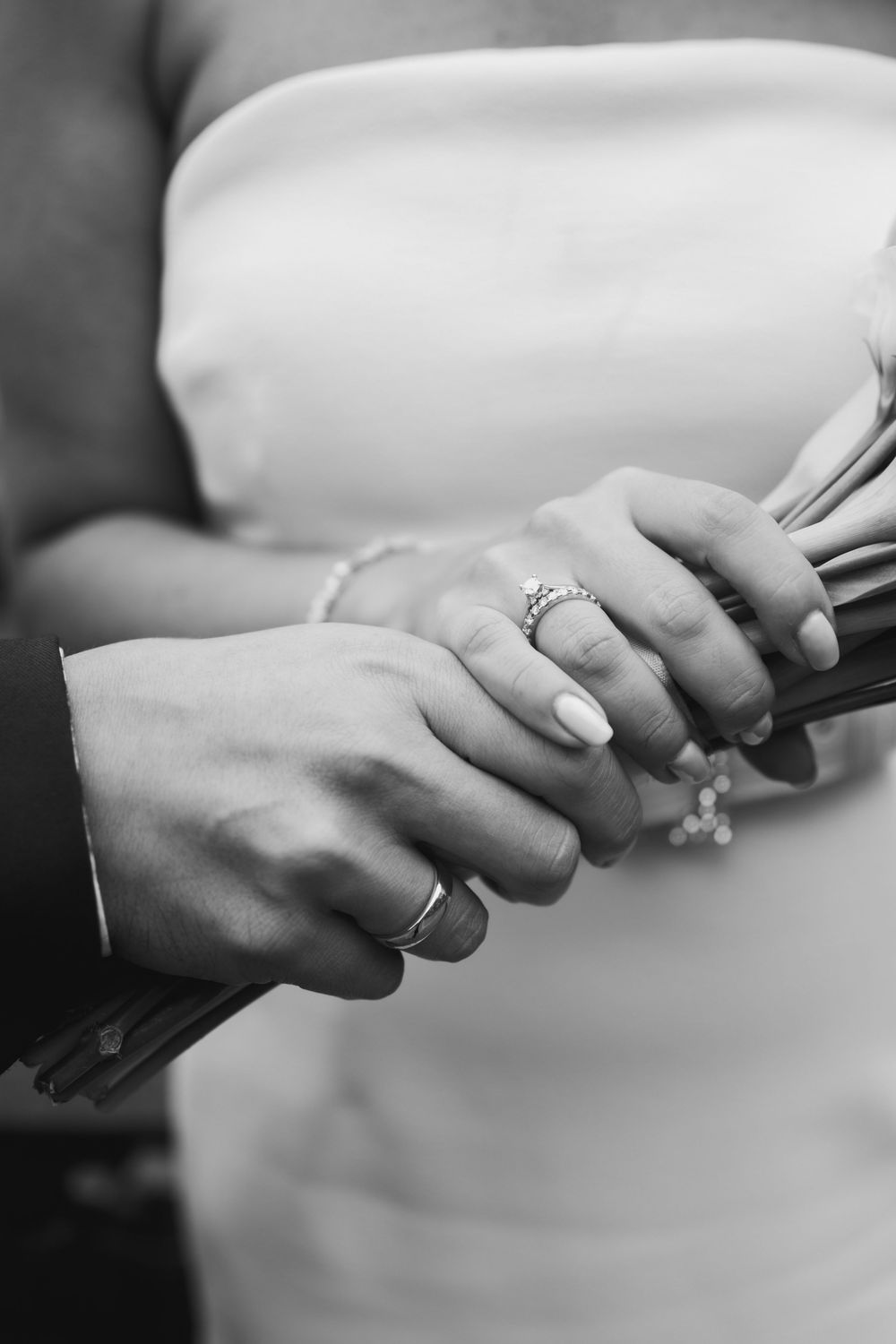 civil wedding, rathaus altona, standesamt altona, hamburg, editorial photography, persian wedding, fun, weddingshoes, vintage dress, ring