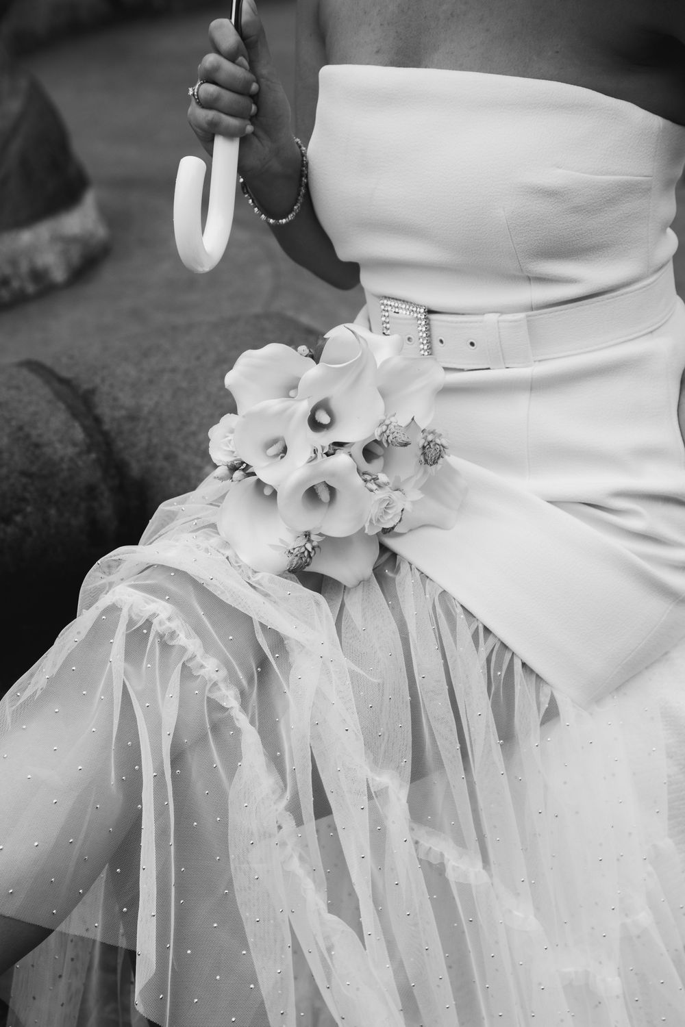 civil wedding, rathaus altona, standesamt altona, hamburg, editorial photography, persian wedding, vintage dress; umbrella