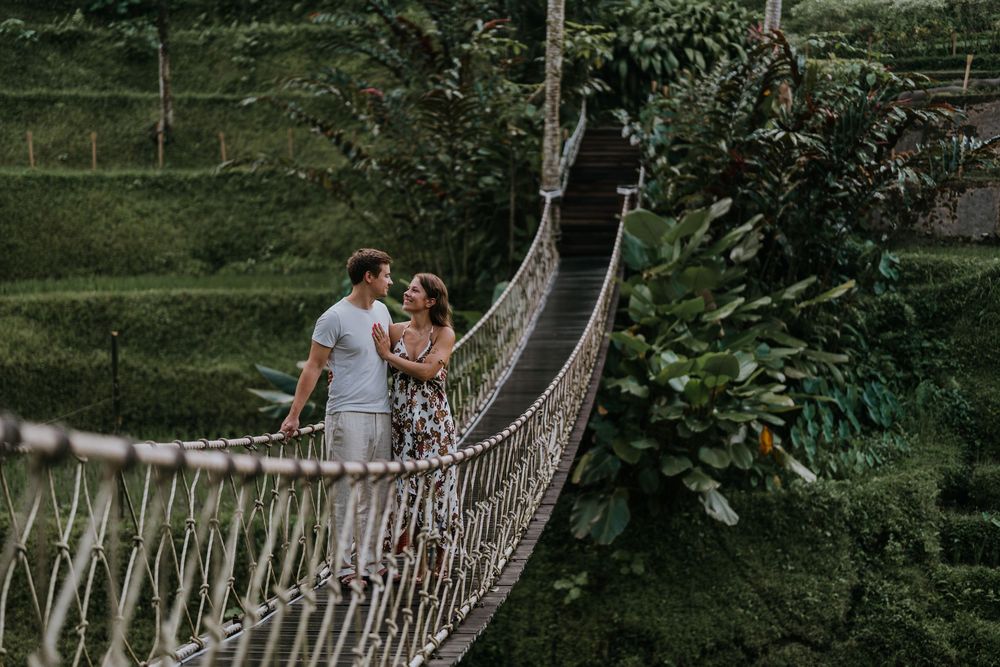 Bali couple photoshoot with ricefield and waterfall background