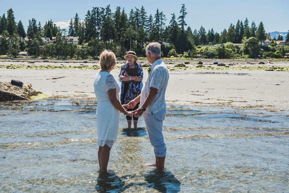 Vancouver Island Elopement Photographer Qualicum beach elopement photographer