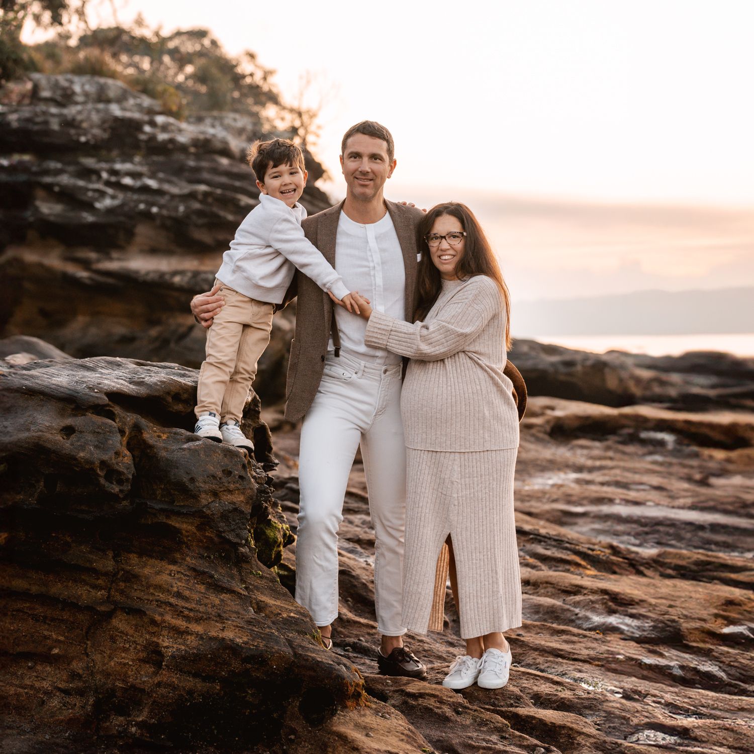 family-photoshoot-in-mosman-balmoral-beach-a-family-of-three-celebrating-mom-is-pregnant