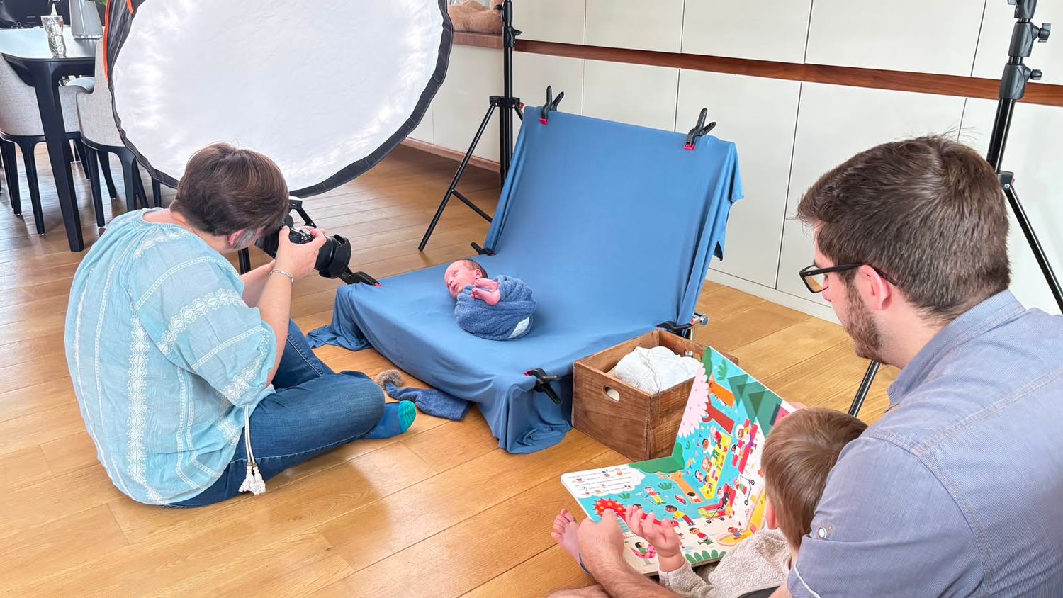 Newborn fotograaf Halle, babyfotografie Halle, newborn fotoshoot, babyshoot Halle, geposeerde tijdloze newbornfotoshoot bij je thuis