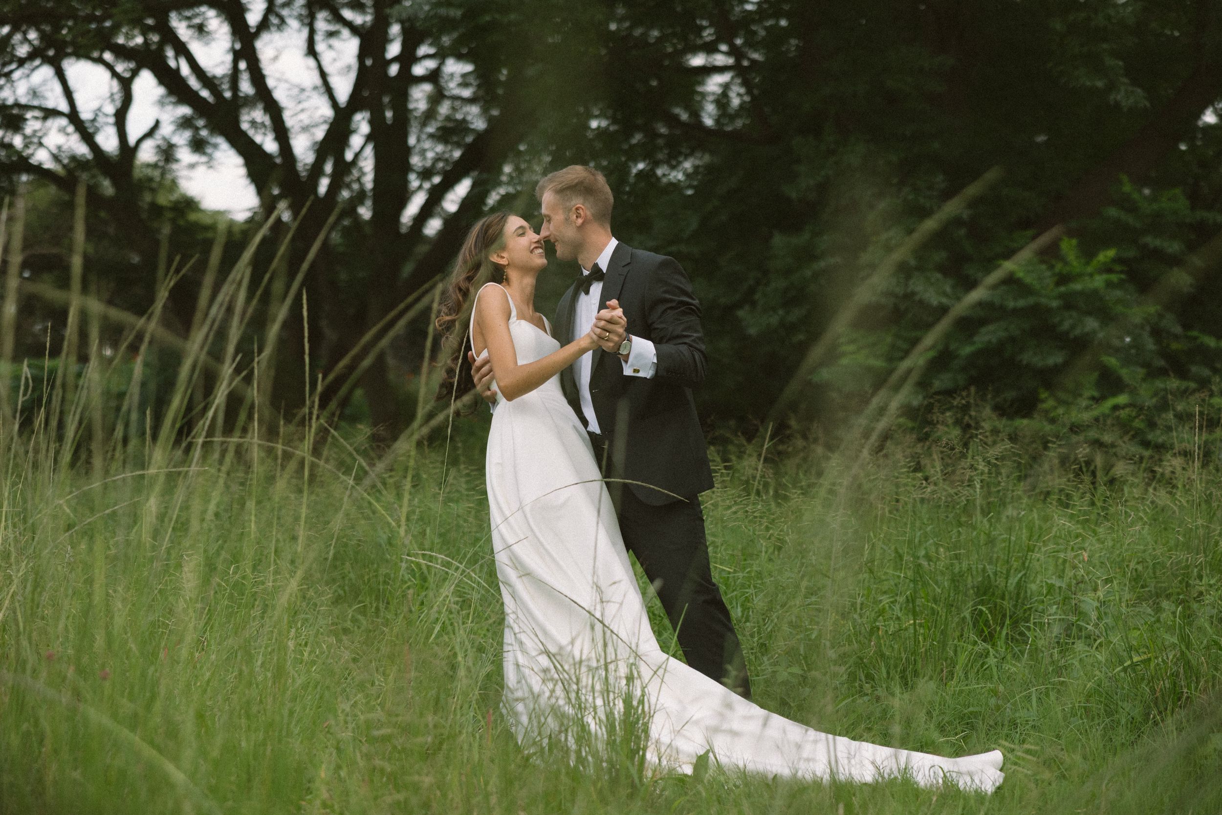 Kyra and Alex at Kleine Rijke documentary wedding photos capturing authentic celebrations. A Johannesburg wedding