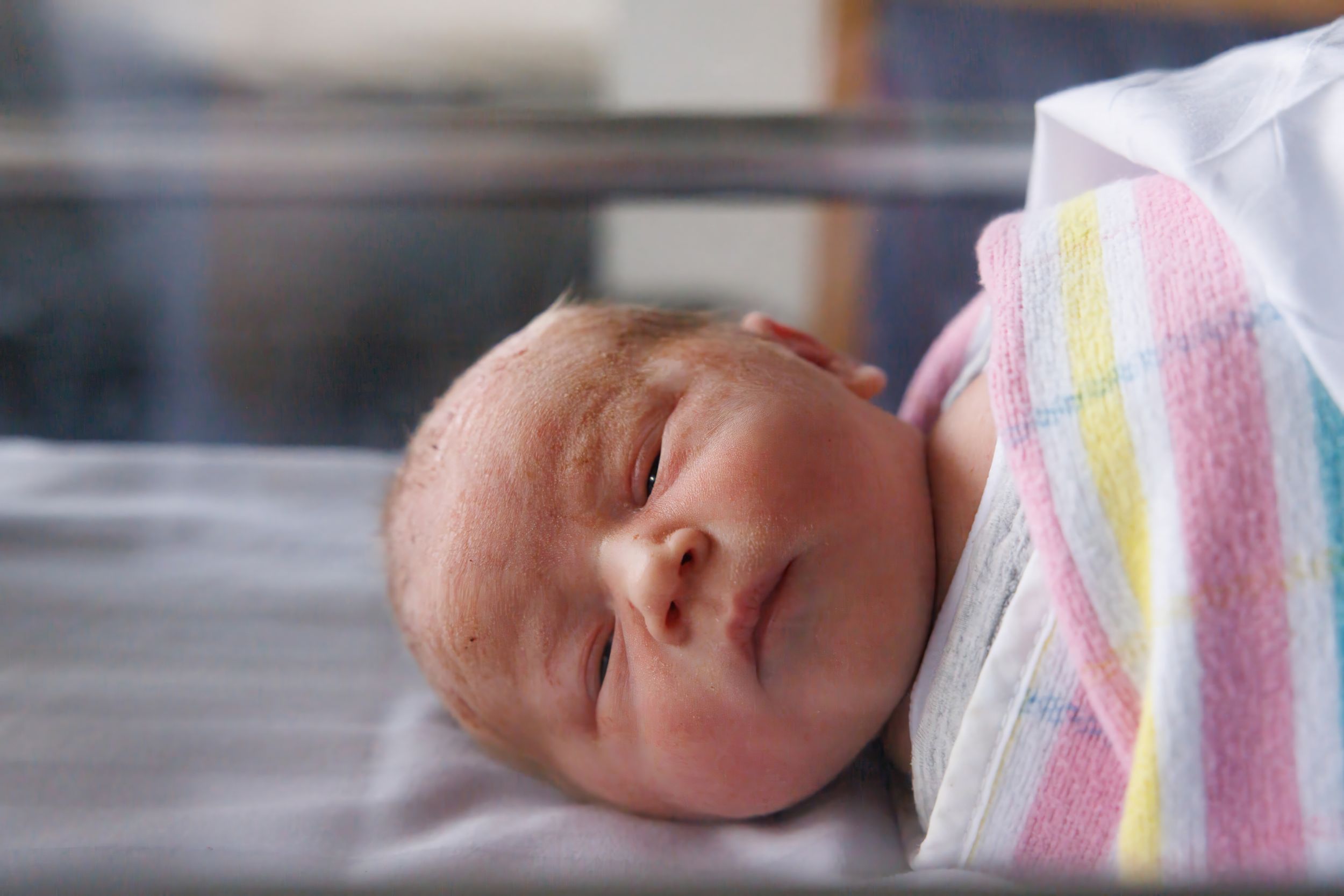 newborn family new addition motherhood fatherhood parenthood parents fresh 48 hospital session lifestyle photographer