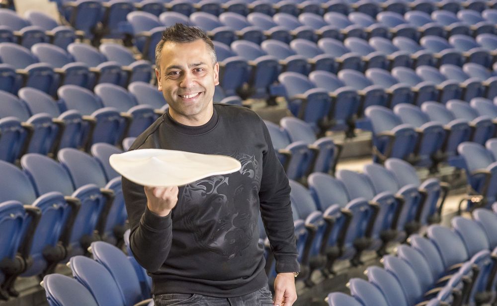Serving pizza at Rod Laver