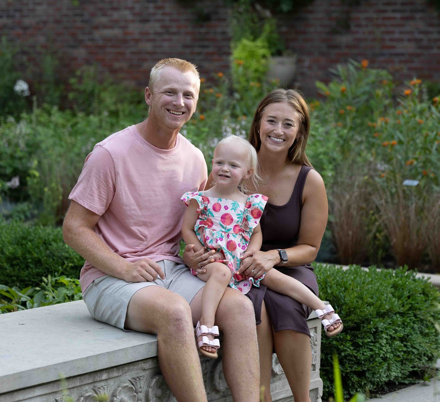Family photo session at Lauritzen Gardens in Omaha, NE. Gorgeous colors and perfect place for family photos.